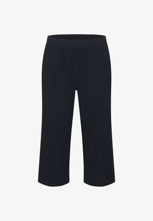 Crne hlače širokih nogavica skraćene duljine s elastičnim pojasom, bez vidljivih džepova, prednjeg zatvaranja ili ukrasa, na bijeloj podlozi.