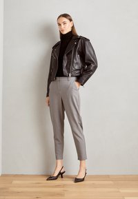 b.young BYDanta - Chino hlače - light grey melange