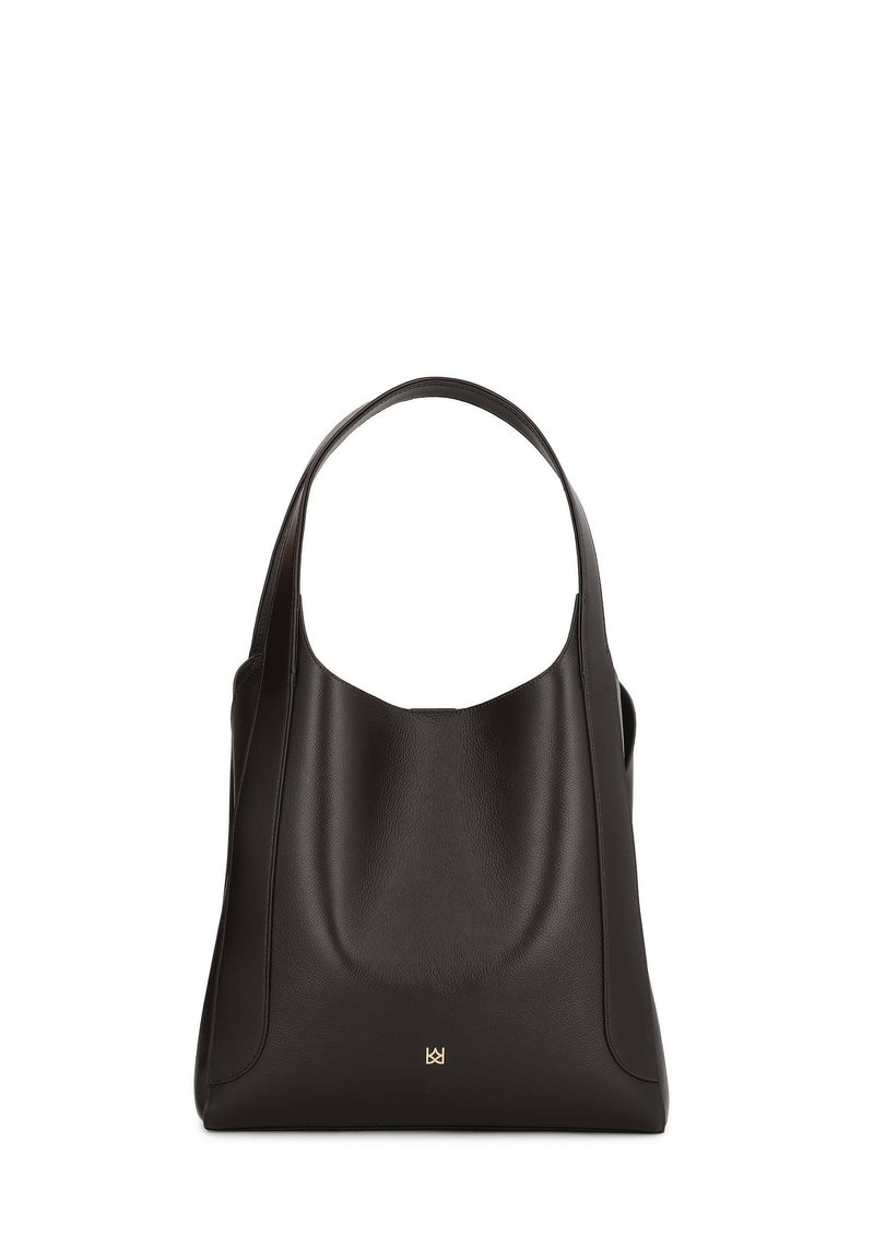 Borsa tote nera in pelle con una superficie liscia, design curvo e un logo discreto nella parte inferiore. Il manico ha una forma arrotondata.