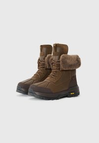 UGG ADIRONDACK - Vinterstøvler - dark toffee