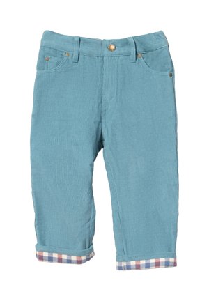 Tealfarbene Cord-Hosen mit geradem Schnitt und aufgerollten Säumen, die ein karierter Muster in Rot, Weiß und Blau zeigen. Mit Metallknopf und Taschen.