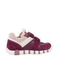Scarpa sportiva viola e rosa con tomaia in suede e rete, due cinturini in velcro e suola in gomma flessibile con scanalature.