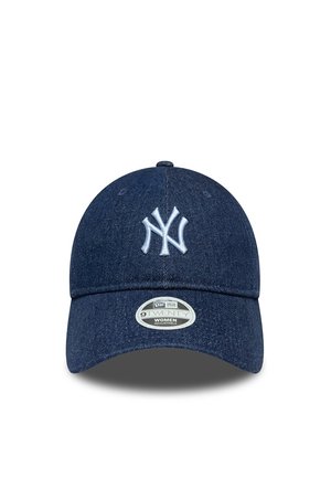 Granatowa regulowana czapka baseballowa z białym logo New York Yankees i metką "9TWENTY Women" na daszku.