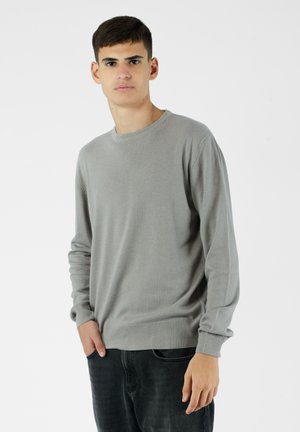 - Bluza