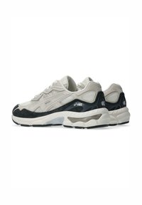 ASICS SportStyle GEL-NYC GS - Matalavartiset tennarit - cream smoke grey