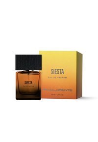 Brązowa szklana butelka perfum z teksturowaną czarną zakrętką, towarzysząca gradientowemu pudełku w kolorze pomarańczowo-żółtym z napisem "Siesta Eau de Parfum".