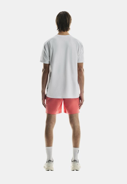 On FOCUS - Basic T-shirt - white — foto 3