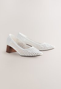 REGULAR FIT FOREVER COMFORT  - Klassieke pumps - white