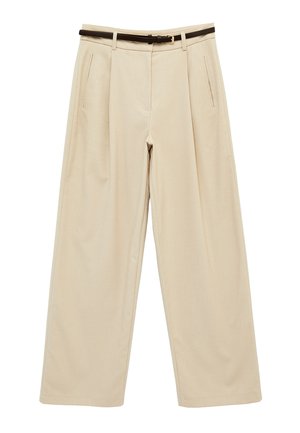 Beige broek met wijde pijpen, zijzakken en een smalle donkerbruine riem met een gouden gesp in de taille.