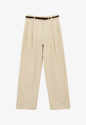 Beige broek met wijde pijpen, zijzakken en een smalle donkerbruine riem met een gouden gesp in de taille.