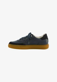 Ausgewählt, s suede maincalf space