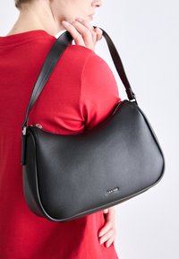 REFINE SHOULDER BAG - Håndveske - black
