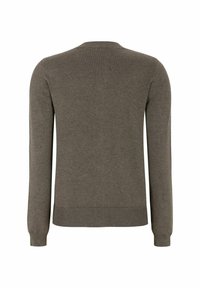 Brun stickad tröja med långa ärmar, en rundad halsringning och ribbade fållar; slät textur och en avslappnad, modern design.