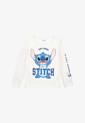 Biała koszula z długim rękawem z dużą niebieską postacią Stitcha, napisem "STITCH" i "EST. 2002" z przodu oraz mniejszą grafiką Stitcha i napisem na rękawie.