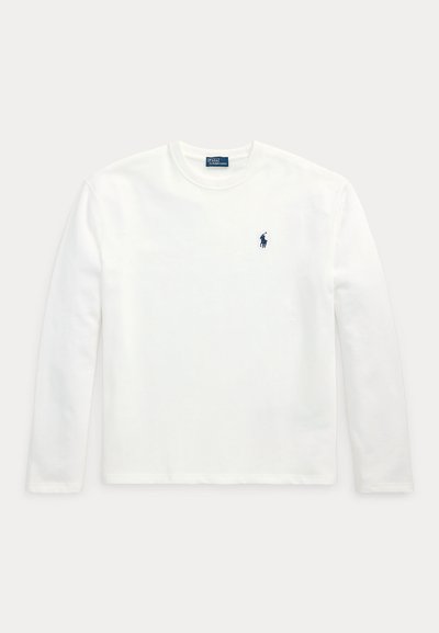 T-shirt blanc à manches longues avec col rond et petit logo brodé bleu foncé représentant un cheval et un cavalier sur la poitrine gauche.
