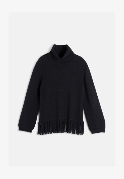 Pull en maille noir à col roulé avec manches longues et ourlet à franges posé à plat sur un fond blanc.