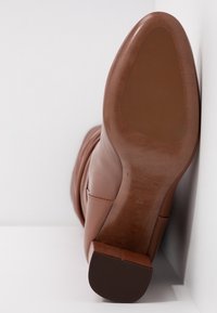 L’Autre Chose Botas - cognac
