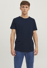 Jack & Jones EBASHER O-NECK SS - Paprasti marškinėliai - navy blazer
