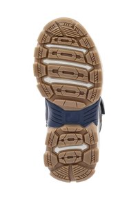 Suela de zapato con una superficie de goma texturizada en marrón, que presenta un patrón de banda de rodadura detallado y un acento de entresuela blanca.