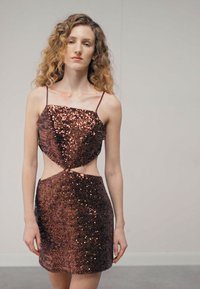 ROKH CUT OUT MINI DRESS - Cocktail φόρεμα / Φόρεμα για πάρτι - brown