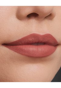 ESTÉE LAUDER PURE COLOR MATTE LIPSTICK różowy