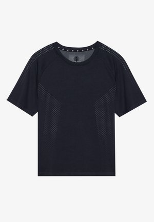 Lühikeste varrukatega must spordit-särk, mis sisaldab võrkpaneelide lisandeid, ümmargust kaelust ja siledat tekstuuri mugavuseks aktiivsete tegevuste ajal.