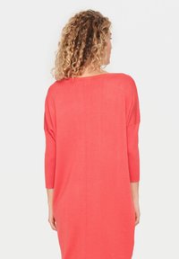 Saint Tropez MILASZ R-N - Abito in maglia - cayenne