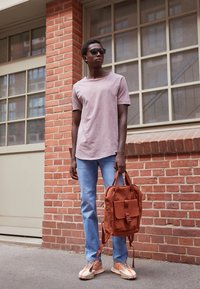 Lee SHAPED TEE - T-shirt básica - purple storm