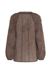 Blouse marron à manches longues avec broderies florales sur les manches et détails de tissu froncés aux épaules et aux poignets, vue de dos.