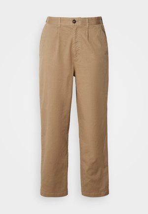 Pantalon kaki en coton, avec une coupe droite, des poches avant et une fermeture à un bouton à la taille.