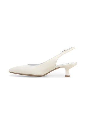 Scarpa slingback bassa in pelle bianca con punta affusolata e cinturino regolabile su sfondo bianco uniforme.