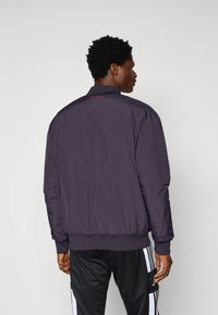 adidas Originals FC BAYERN ICON JACKET - Klubbklær - aurora black/base green