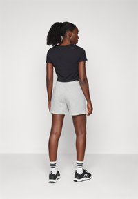 adidas Sportswear ESSENTIALS SMALL LOGO SHORTS - Calções desportivos - medium grey heather