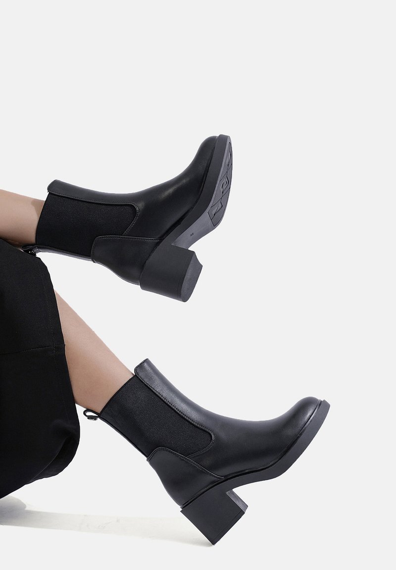 QUEEN HELENA Stivali Chelsea di Pelle Stivaletti Bassi con Plateau Donna S274 (Nero, Sistema Taglie Calzature EU, Adulto, Donna, Numero, Media, 36