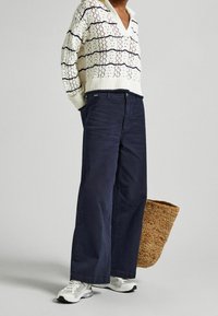 Pepe Jeans Flared-farkut - dark blue