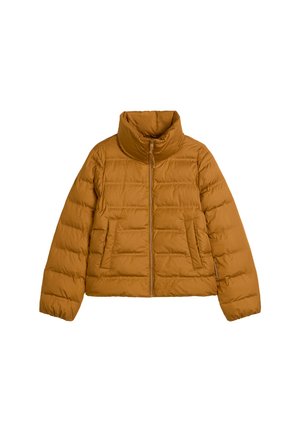 Veste matelassée de couleur moutarde chaude, dotée d'un col haut, d'une fermeture éclair et de deux poches avant avec des panneaux horizontaux cousus.