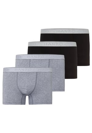 Vier boxershorts voor heren in grijs en zwart met lichtgrijze elastische taillebanden met het merk "HANRO", gerangschikt in twee voor-achter paren.