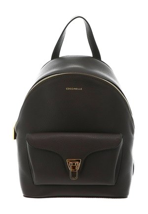 Sac à dos en cuir noir avec poignée supérieure, poche avant avec fermoir doré et fermeture éclair dorée, marqué avec de petites lettres dorées "Coccinelle".
