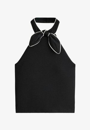 Czarny bezrękawnik na szyję związywany kokardą na karku, z białym wykończeniem wzdłuż krawędzi kokardy.