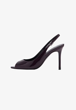 Talons hauts en cuir verni violet avec un bout ouvert, un talon stiletto fin, une sangle ajustable et une finition lisse et brillante.