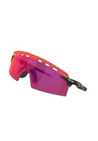 Occhiali da sole sportivi con una montatura arancione brillante, lenti rosa di grandi dimensioni e un design aerodinamico. Presentano fori di ventilazione e accenti neri.