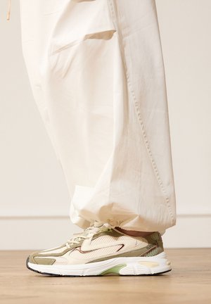 Manfield, Sneakers laag - grün