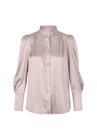 Satinbluse in sanftem Rosa, hoher geraffter Kragen, gepuffte lange Ärmel, Knopfleiste vorne, glatte Textur, taillierter Schnitt.