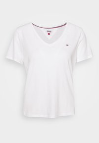 Biała bawełniana koszulka t-shirt z dekoltem w serek i krótkimi rękawami, z małym logo po lewej stronie klatki piersiowej oraz kontrastowym wykończeniem dekoltu.