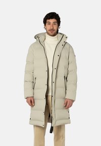 Lichtgrijze donzen jas met capuchon, voorzien van een rits aan de voorkant en drukknopen, twee zijzakken en een doorgestikt ontwerp voor isolatie.