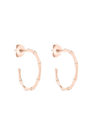 Ohrringe aus Roségold in Form von Ohrhängern mit einem Bambusdesign, das eine strukturierte Oberfläche aufweist und über einen Druckverschluss für sicheren Halt verfügt.