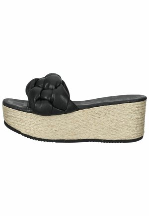 Sort flettet strop sandsål med vævet beige jute kilehæl og sort mønstret bund.