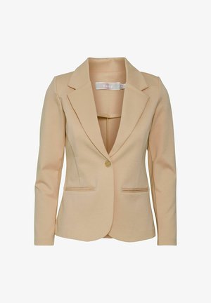 Blazer beige con cuello pico, cierre de un solo botón y dos bolsillos frontales con costuras horizontales. Textura de tela suave.