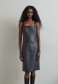 STUDIO ID SANDRA DRESS WITH STUDS  - Egyenes szabású ruha - black