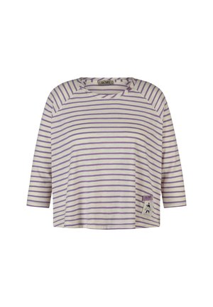 Weißes Langarmhemd mit violetten horizontalen Streifen und einem kleinen Patch-Detail nahe dem unteren Saum auf der rechten Vorderseite.